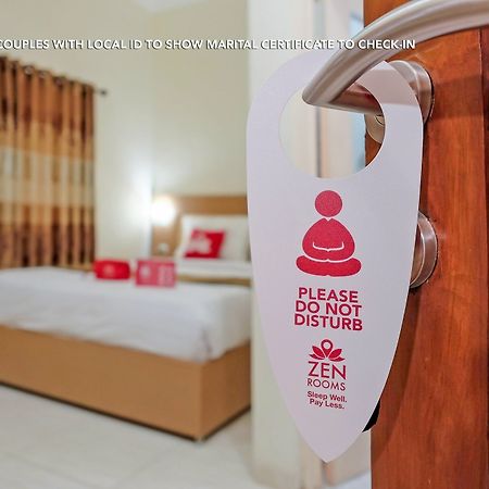 Zen Rooms Near Stasiun Kota Baru Malang Kültér fotó