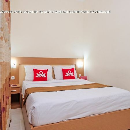 Zen Rooms Near Stasiun Kota Baru Malang Kültér fotó