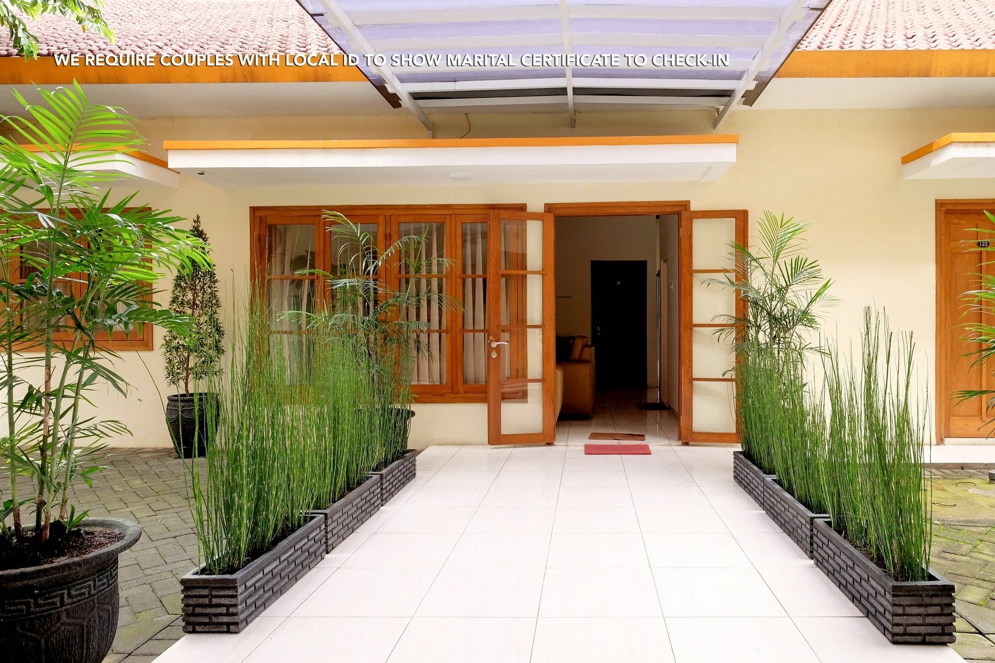 Zen Rooms Near Stasiun Kota Baru Malang Kültér fotó